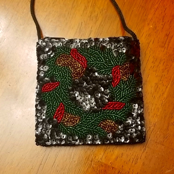 Appleseed's Handbags - $5 Item MUST BUNDLE WITH 2 OTHER ITEMS  Tiny holiday wreath sequined bag